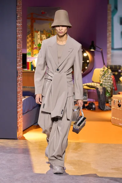 Look 4